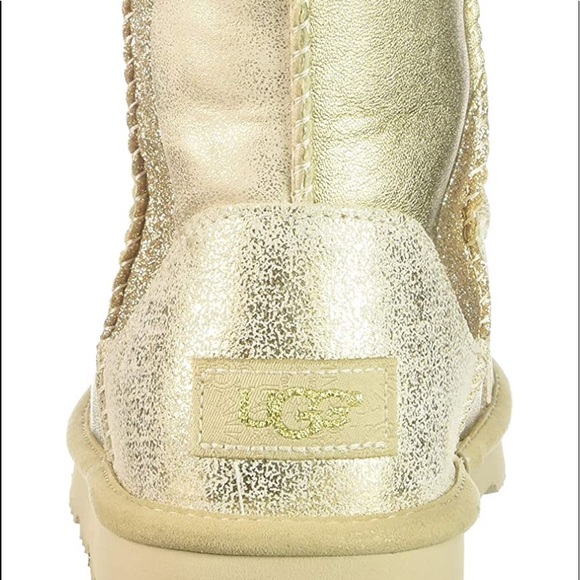 SOLD Ugg Classic Short II Patchwork - Picture 5 of 8